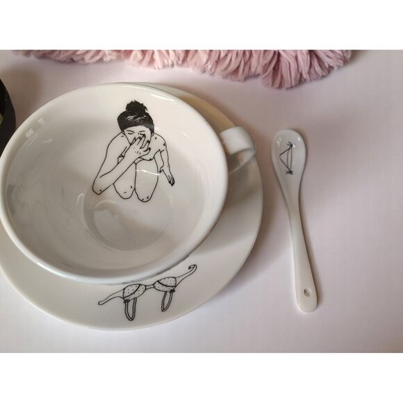 Pols Potten Teacup Saucer Spoon Set Naughty Undressed Bathing Woman Holding Nose - Picture 1 of 3